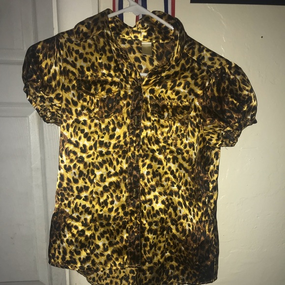 Cheetah buttons up shirt - Picture 2 of 2